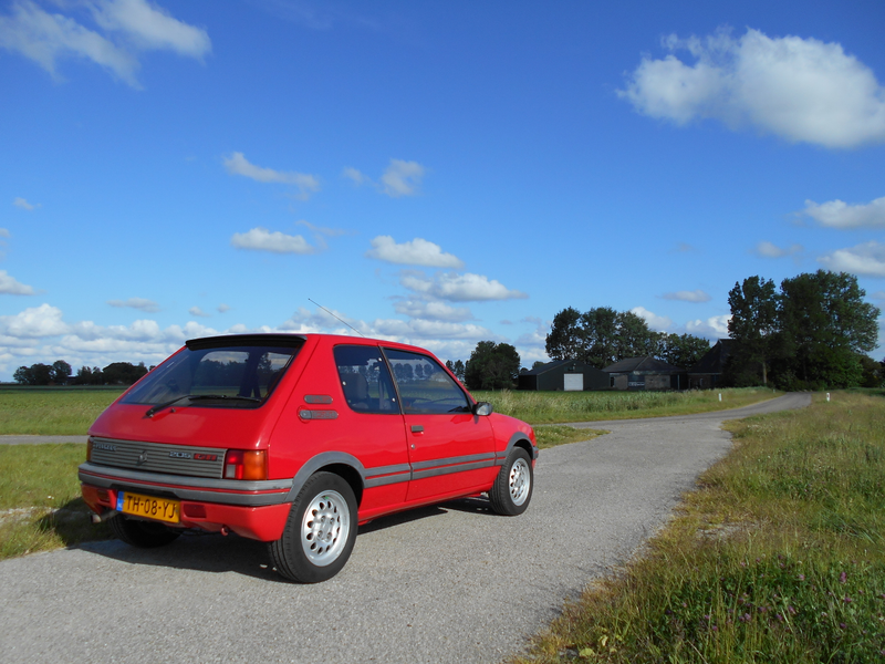 Illustration for article titled While photographing a car... (updated pictures)